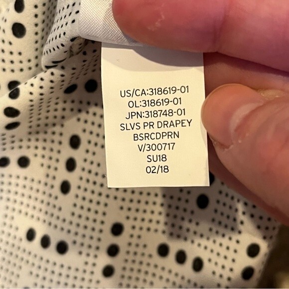 NWT Banana Republic Black & White Print Drapey V-Neck Dolman Tank Top Size XS - Picture 9 of 10